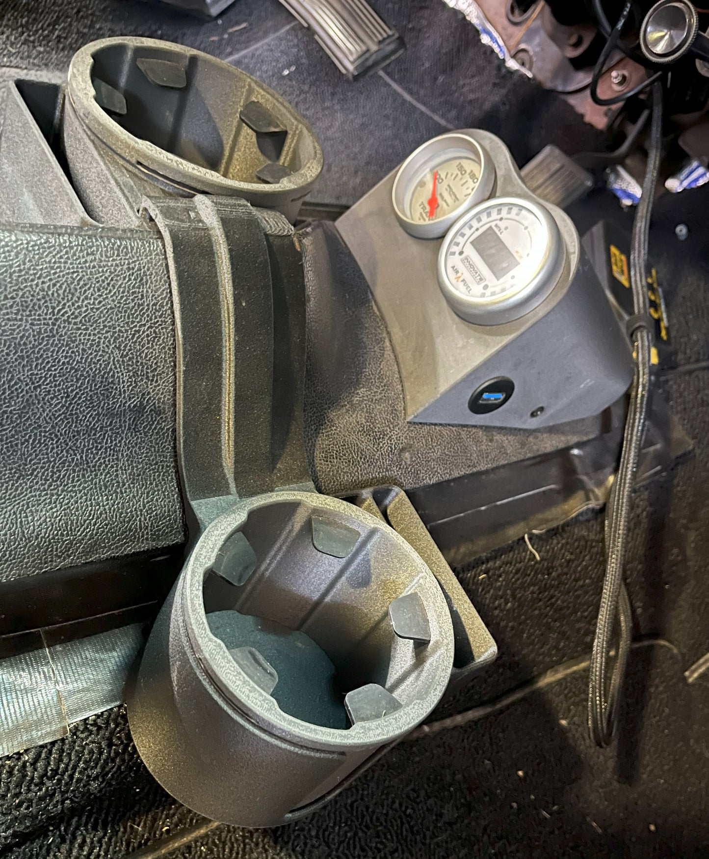 Mopar 70-74 E-body and 71-74 B-body Cupholders
